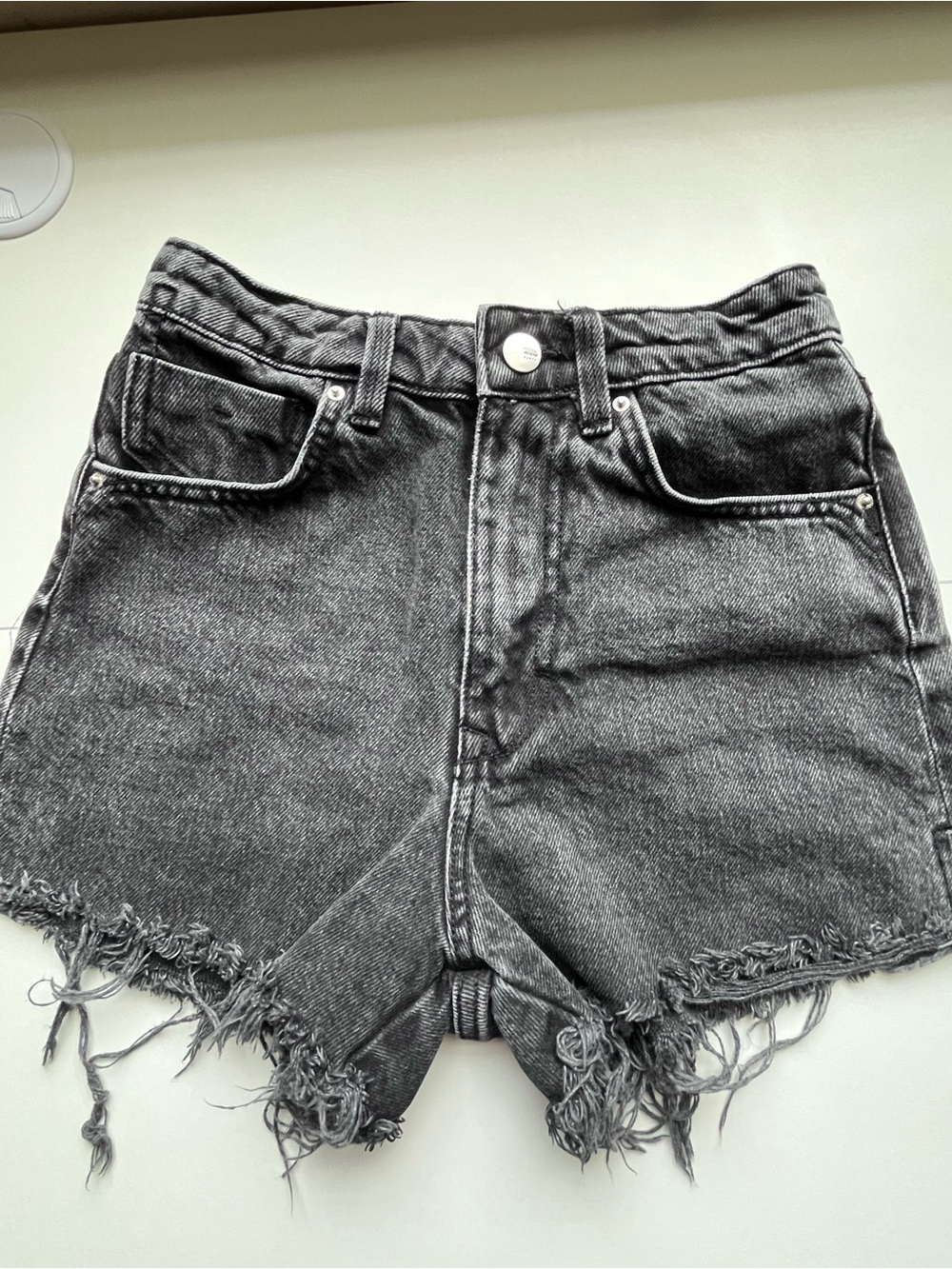 Zara Black Washed Frayed-Hem Denim Shorts sz 0